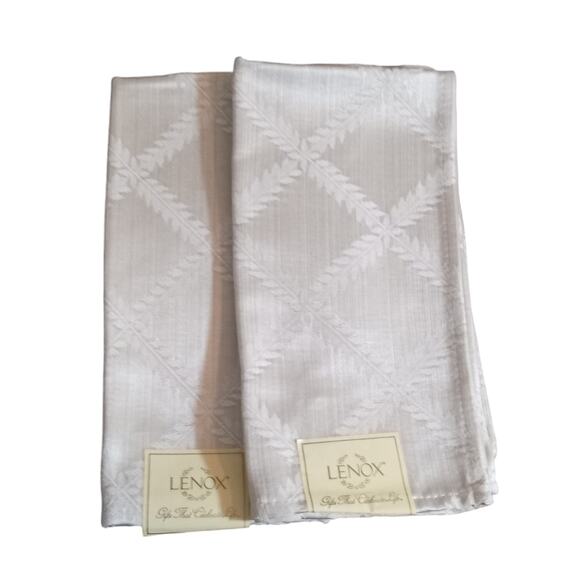 Lenox Laurel Leaf Dinner Napkins  Pair Silver Platinum Color 18"x 18" - Picture 12 of 14